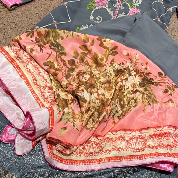 Floral Embroidered women salwar kameez suits . - Picture 9 of 11